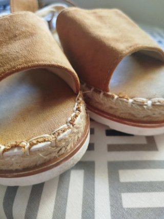 Sandalias de cuña ante