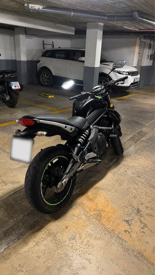 Kawasaki ER6N Negra Moto Naked