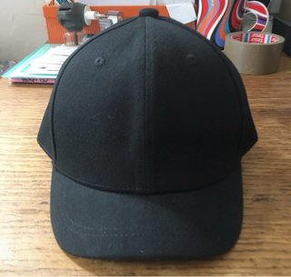 Berretto con visiera corta nero