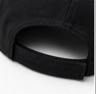 Berretto con visiera corta nero