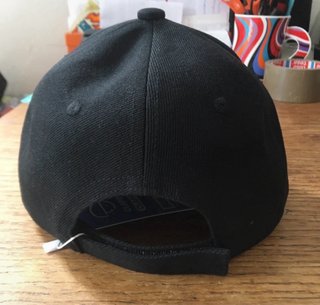 Berretto con visiera corta nero