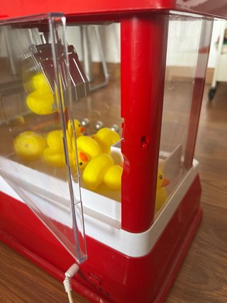 Máquina de gancho con patos