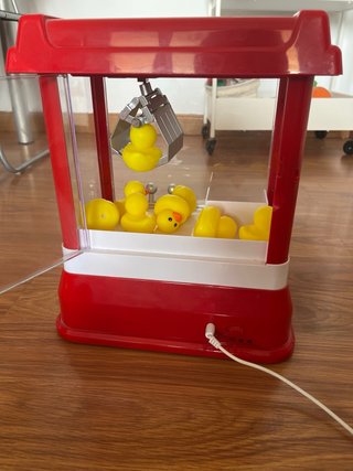 Máquina de gancho con patos