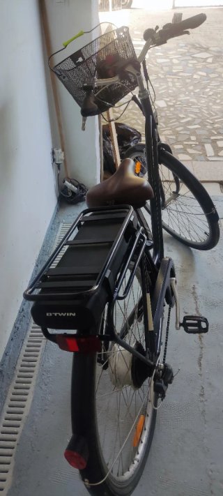 Bicicleta eléctrica XL negra
