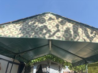 Carpa de sombra verde y blanca camping Camell.