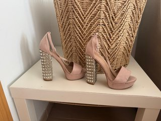 Zapatos de tacón ALDO rosa y dorado