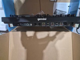 Controladora DJ Gemini SDJ 4000 Negra