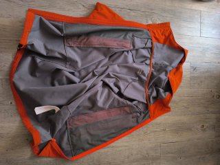 Chaqueta Millet Naranja y Negra