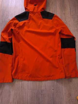 Chaqueta Millet Naranja y Negra