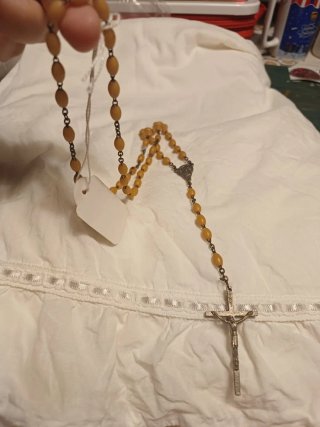 Rosario luminoso que brilla en la oscuridad