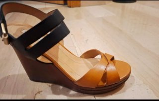 Sandalias Massimo Dutti piel cuña marrón y negro.