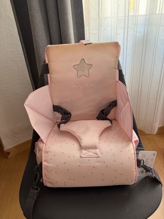 Bolso de paseo, silla.