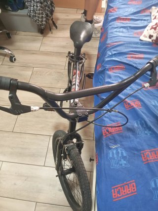 Bicicleta BMX negra