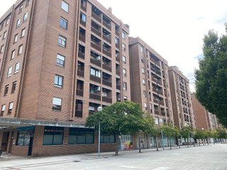 Local comercial en venta en Ermitagaña - Mendebaldea en Pamplona