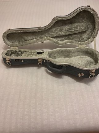 Ukelele Kala Ka-TE-C + estuche Rapsody.