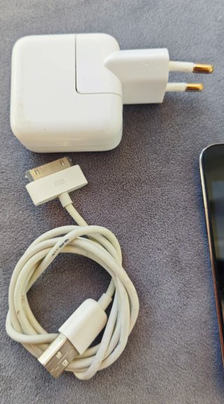 iPod Touch 4ª Gen 8GB + Cable y Cargador.