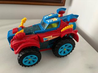 Coche Superthings