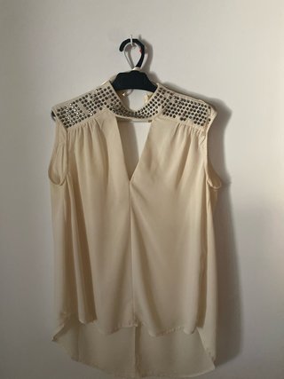 Blusa Beige Veraniega con Tachuelas