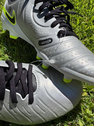Botas de fútbol Nike Tiempo plateadas