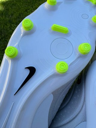 Botas de fútbol Nike Tiempo plateadas