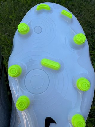 Botas de fútbol Nike Tiempo plateadas