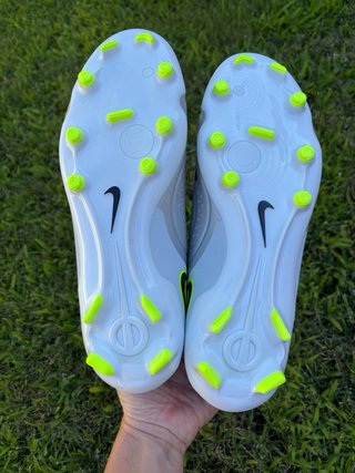 Botas de fútbol Nike Tiempo plateadas