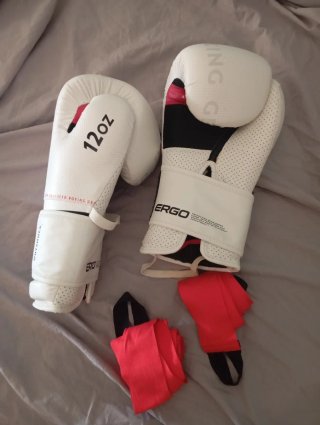 Guantes Boxeo 12oz + Vendas Rojas