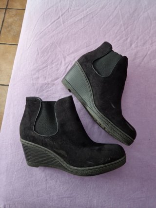 Botines de cuña negros