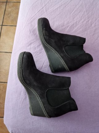 Botines de cuña negros