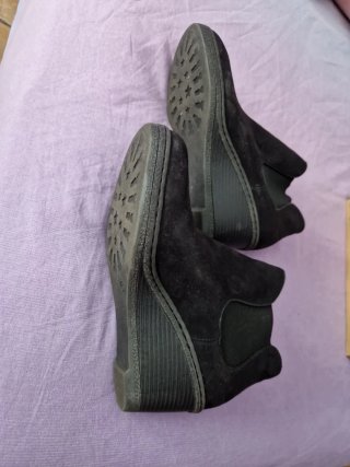 Botines de cuña negros
