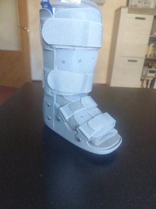 Prótesis infantil, piernas dch. Walker pediatrico