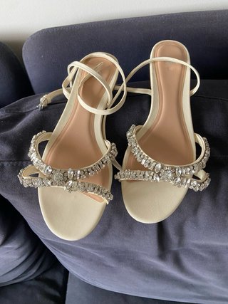 Sandalias Zara Talla 38 Beige y Plateadas