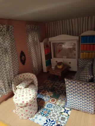 Casita de muñecas amueblada
