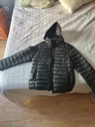 Chaqueta de plumas negra con capucha Talla L