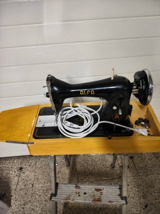 Máquina de coser Alfa portátil