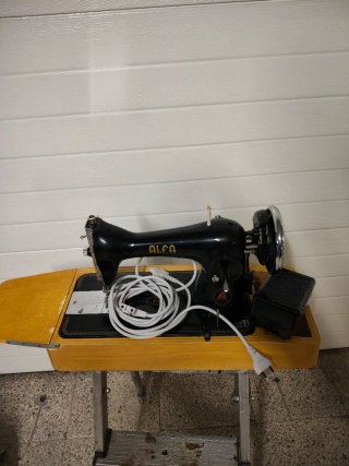 Máquina de coser Alfa portátil