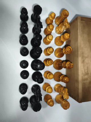 Ajedrez de madera con caja completo con desgaste