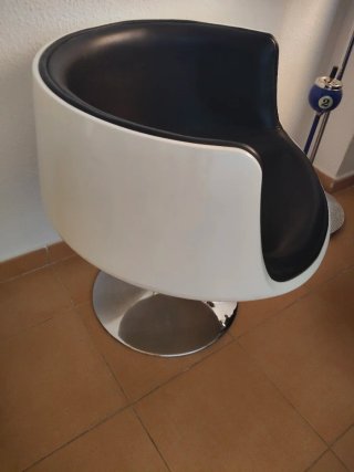 Sillón giratorio blanco y negro