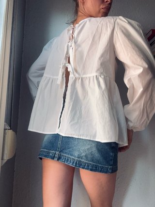 Blusa Blanca Manga Abullonada Espalda Abierta