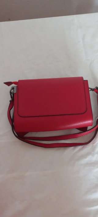 Bolso bandolera rojo con lazo