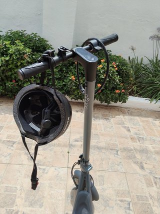 Patinete Eléctrico Cecotec Incluye candado y casco
