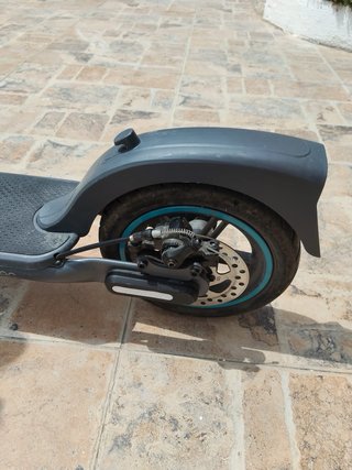 Patinete Eléctrico Cecotec Incluye candado y casco