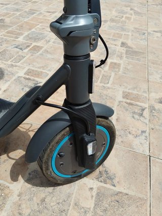 Patinete Eléctrico Cecotec Incluye candado y casco