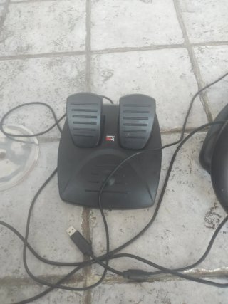 Volante Jinshu GTR con pedales