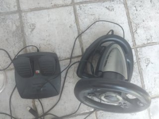 Volante Jinshu GTR con pedales