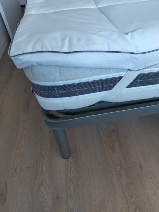 Cama articulada metálica y de madera