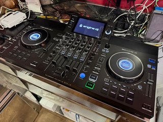 Mesa de mezclas Denon DJ SC Live 4