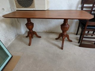 Mesa antigua de madera para restaurar