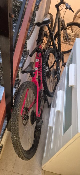 Bicicleta de montaña Specialized rosa