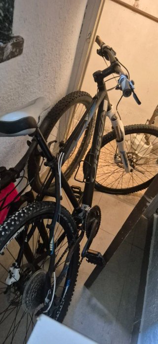 Bicicleta de montaña Specialized rosa